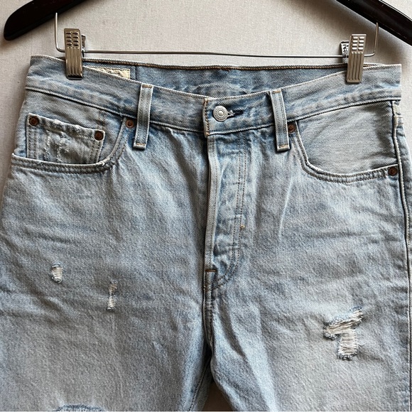 Levi’s Distressed Denim Jean Shorts Sz 32 - Picture 3 of 10